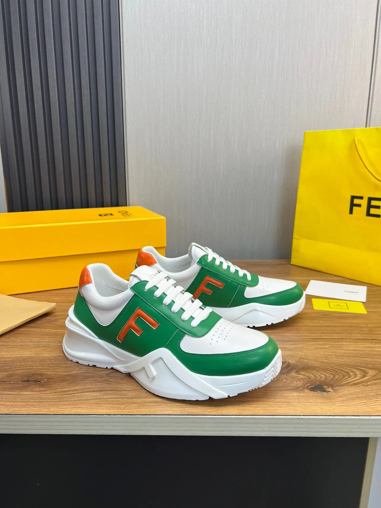 Fendi Verde Branco Sola Esculpida Couro E Superior Perforado Tênis Chunky 9