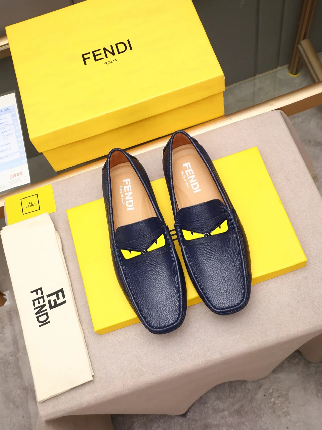 Fendi Loafer Marinho Amarelo Couro Granulado Costura Mocassim 4