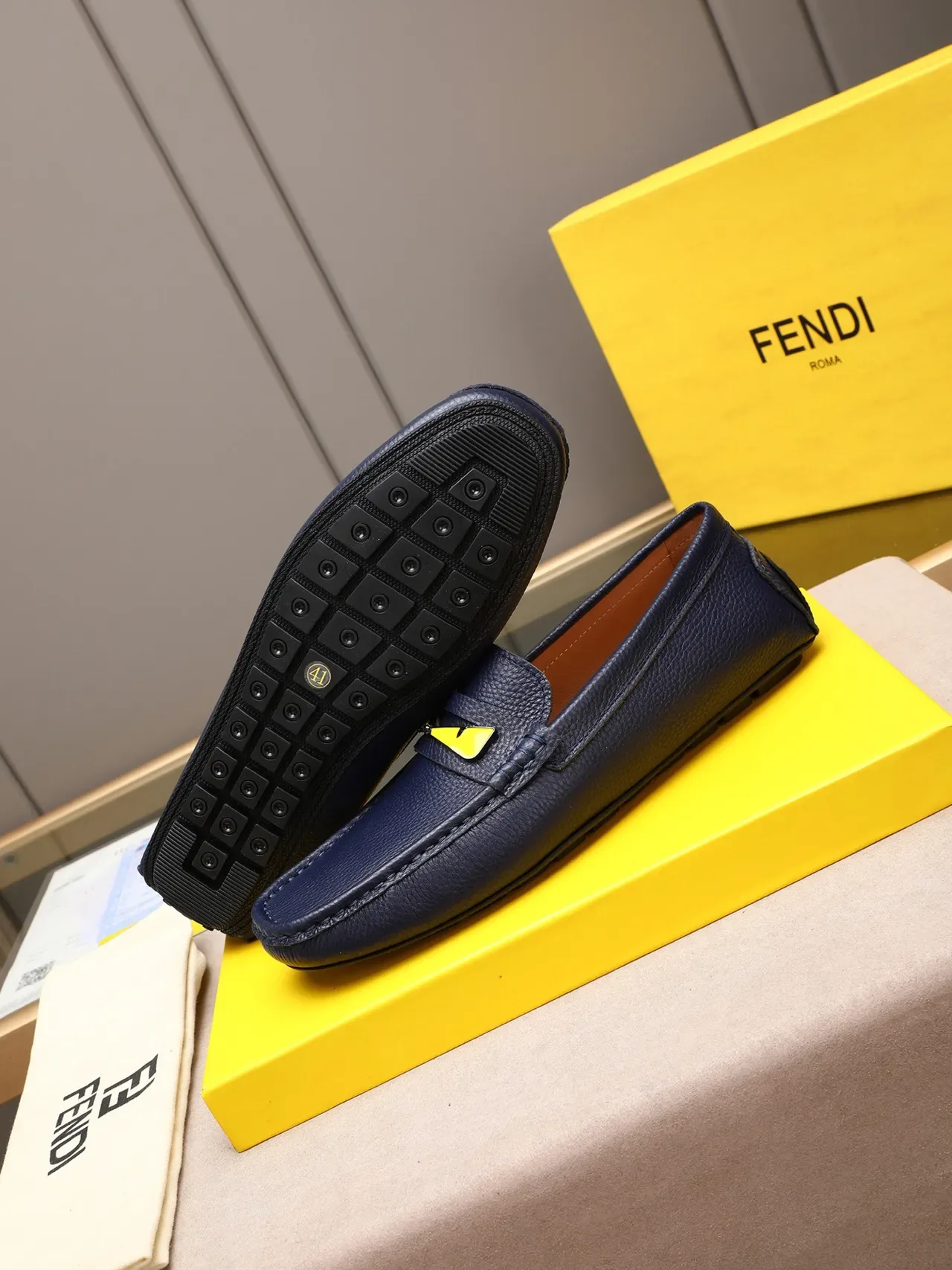 Fendi Loafer Marinho Amarelo Couro Granulado Costura Mocassim 5