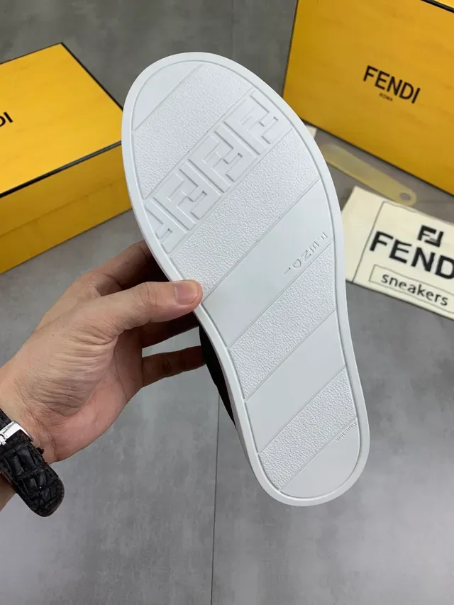 Fendi Tênis Slip-On Marrom e Branco Lifestyle 2