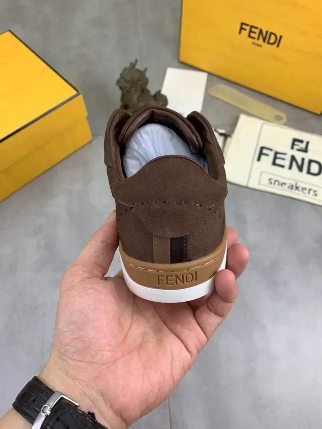 Fendi Tênis Slip-On Marrom e Branco Lifestyle 3