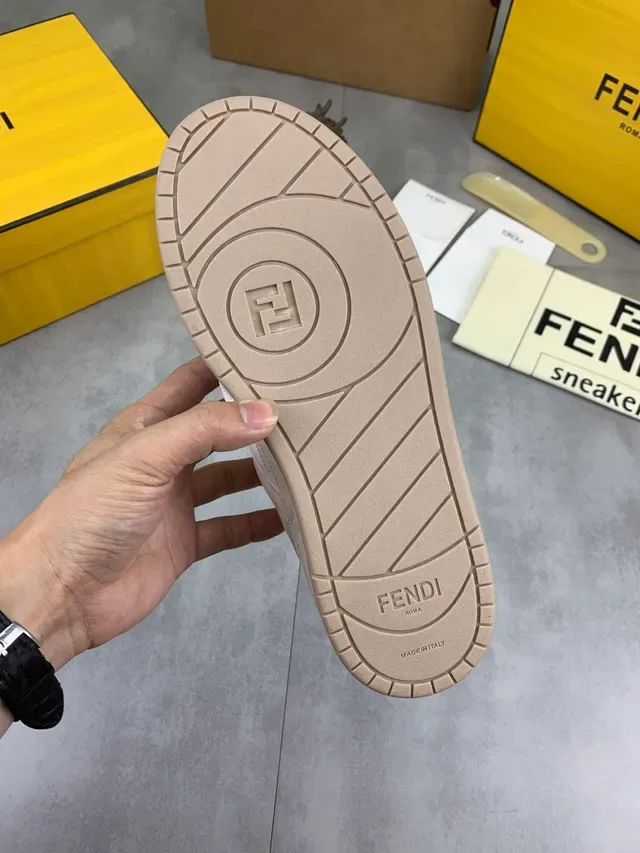 Fendi सादा गोलापि लो-टप लेदर आपर लाइफस्टाइल स्निकार 3