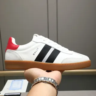 BALLY حذاء أسلوب حياة أبيض أسود علوة جلد سويدي لوحة جانبية شريط ثلاثي