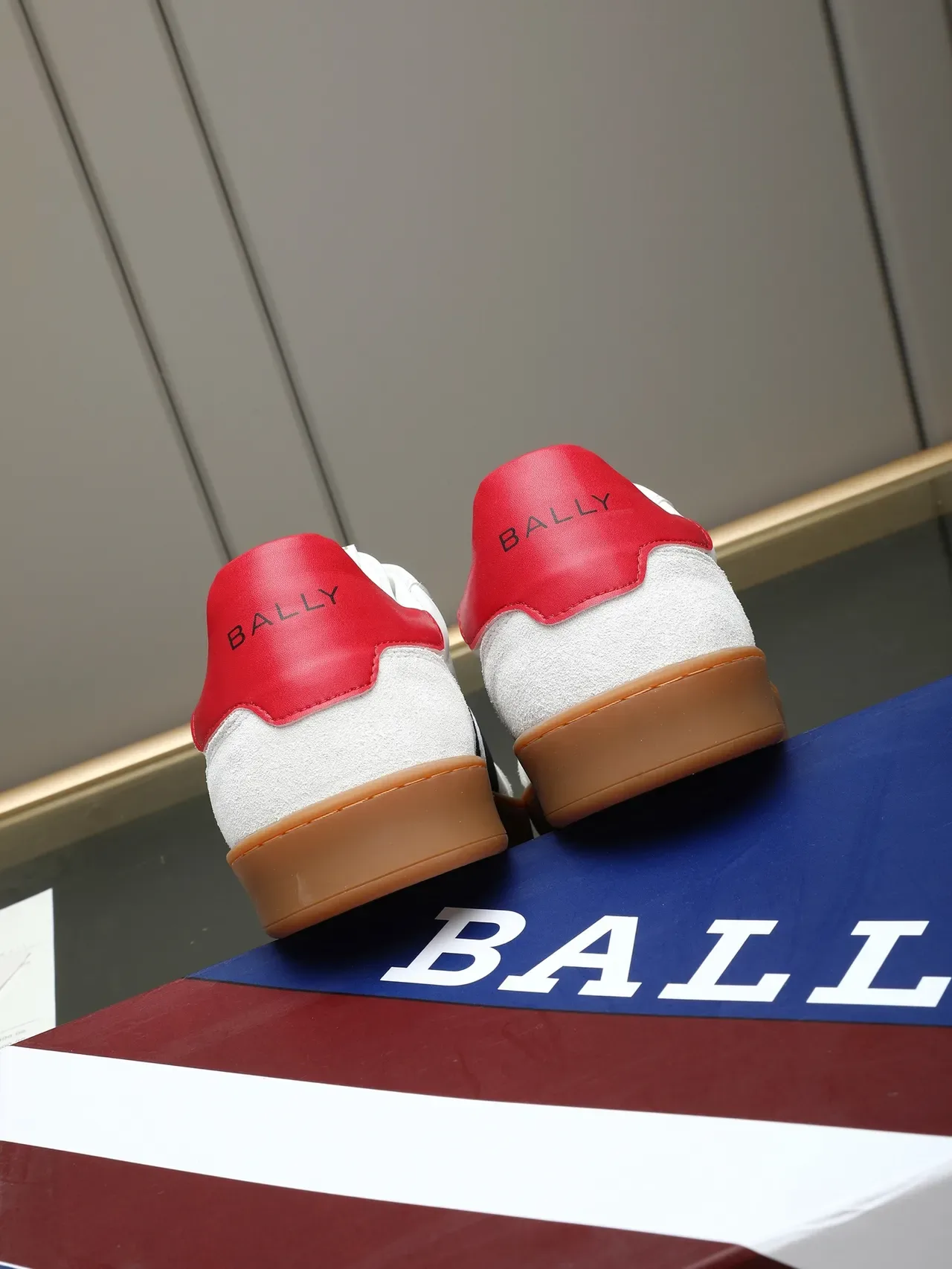 BALLY حذاء أسلوب حياة أبيض أسود علوة جلد سويدي لوحة جانبية شريط ثلاثي 3
