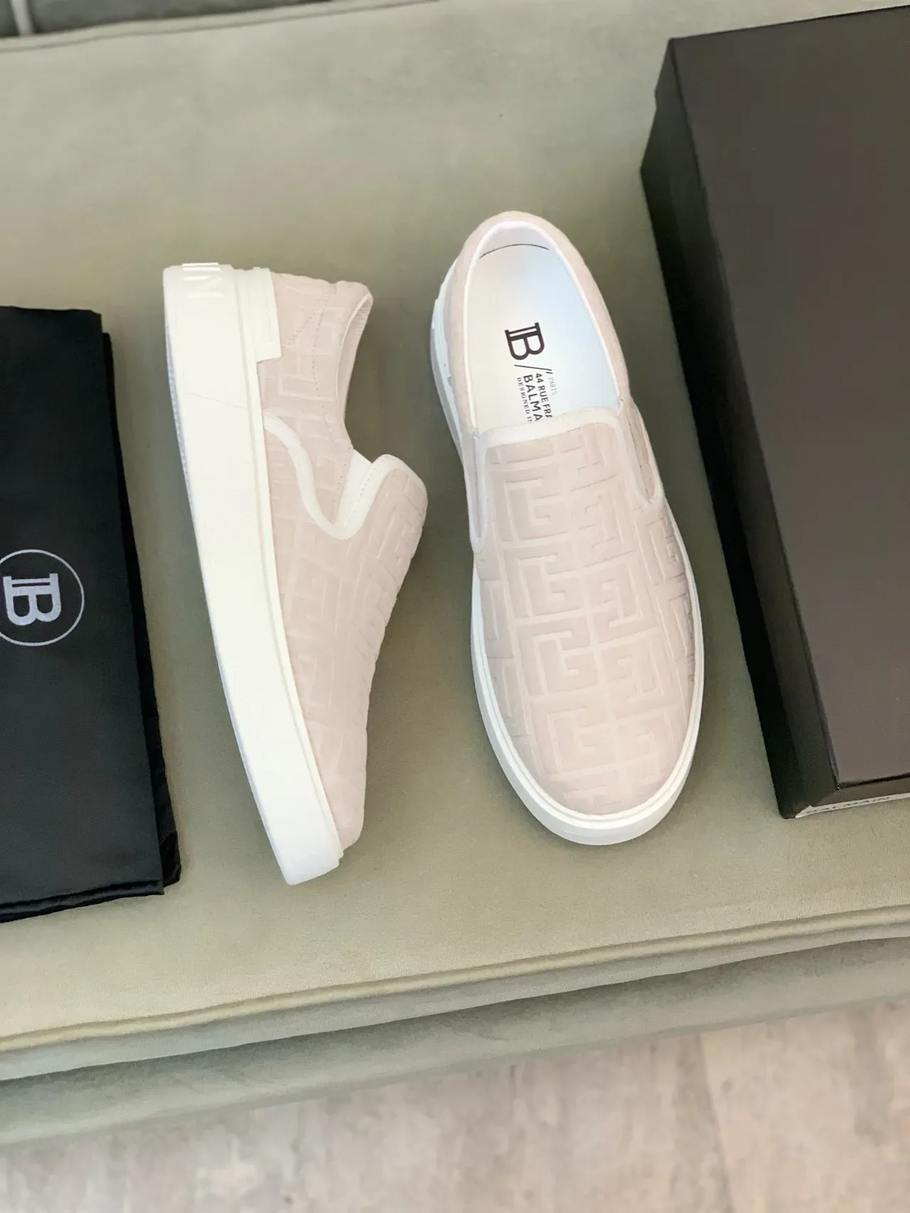 Balm Beige White Slip-On Monogrammed Upper Sneakers 7