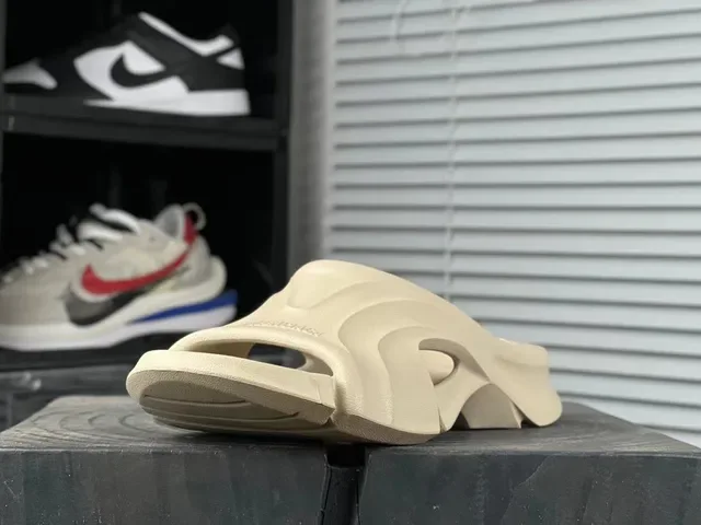 Beige Molded Monolithic Slide Slipper 2