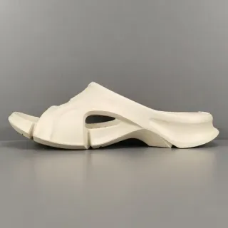 भूरा एकल मोल्डेड स्कल्प्टेड सोल स्लिपर्स