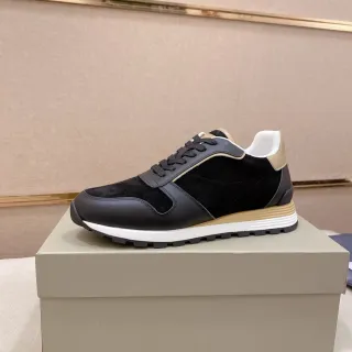 Tênis preto e bege de material misto com painéis