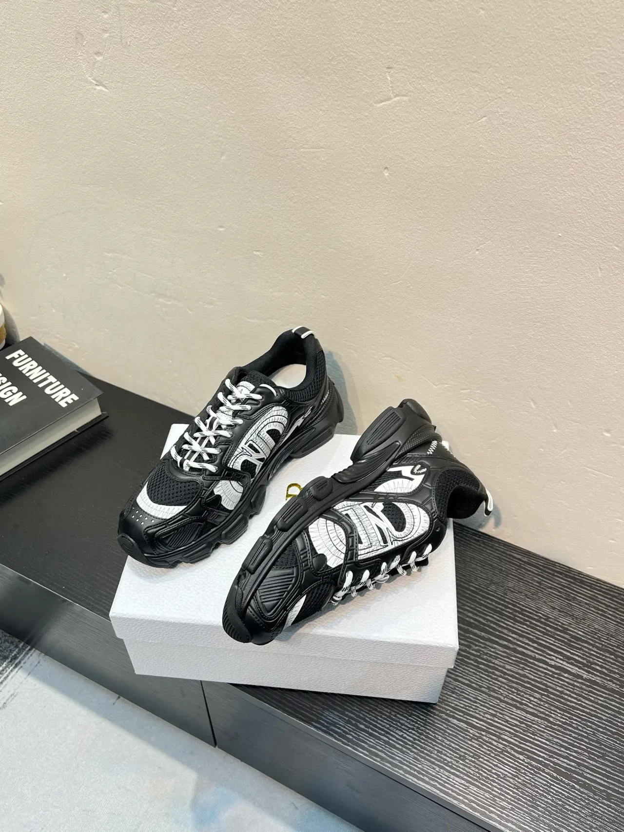 Black and White Graphic Chunky Sneaker 4