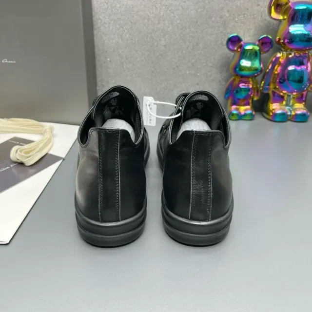 Black Cap Toe Low-Top Lifestyle Sneakers 3