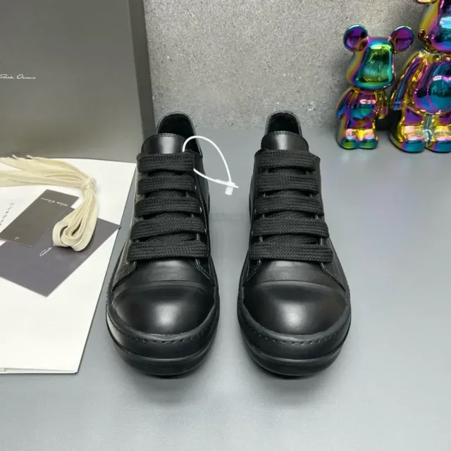 Black Cap Toe Low-Top Lifestyle Sneakers 9