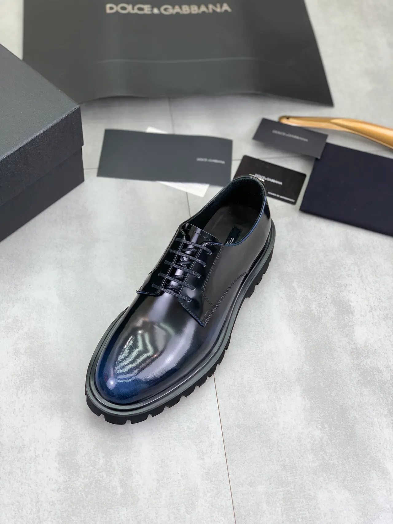 Chaussures Oxford en cuir patenté noir à haut brillant avec semelle chunky lug 4