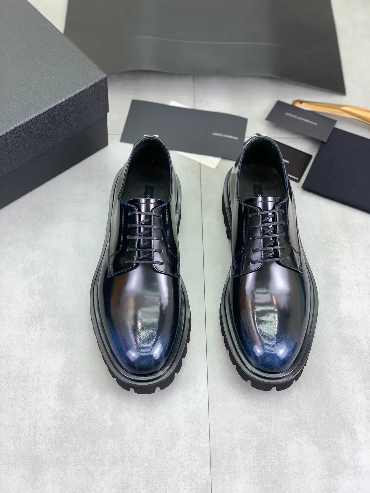 Chaussures Oxford en cuir patenté noir à haut brillant avec semelle chunky lug 5