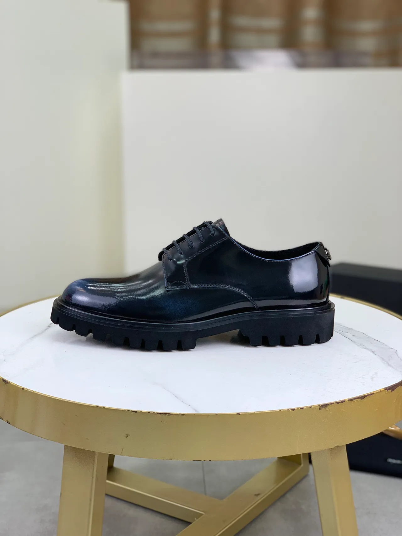 Chaussures Oxford en cuir patenté noir à haut brillant avec semelle chunky lug 6