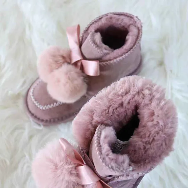 Botines de neige en fourrure avec pompon cousu en moccasin noir et rose 19
