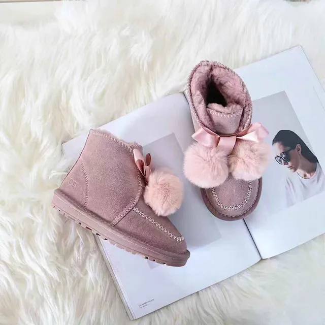 Botines de neige en fourrure avec pompon cousu en moccasin noir et rose 23