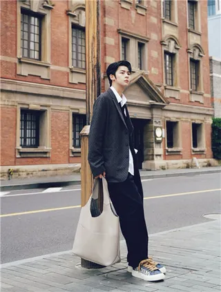 Black Structured Leather-Like Texture U-Shaped Top Cutout Tote Bag 19