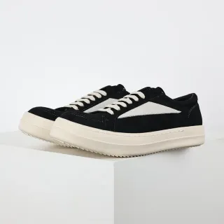 Sneakers de suede preto e branco com sola de plataforma