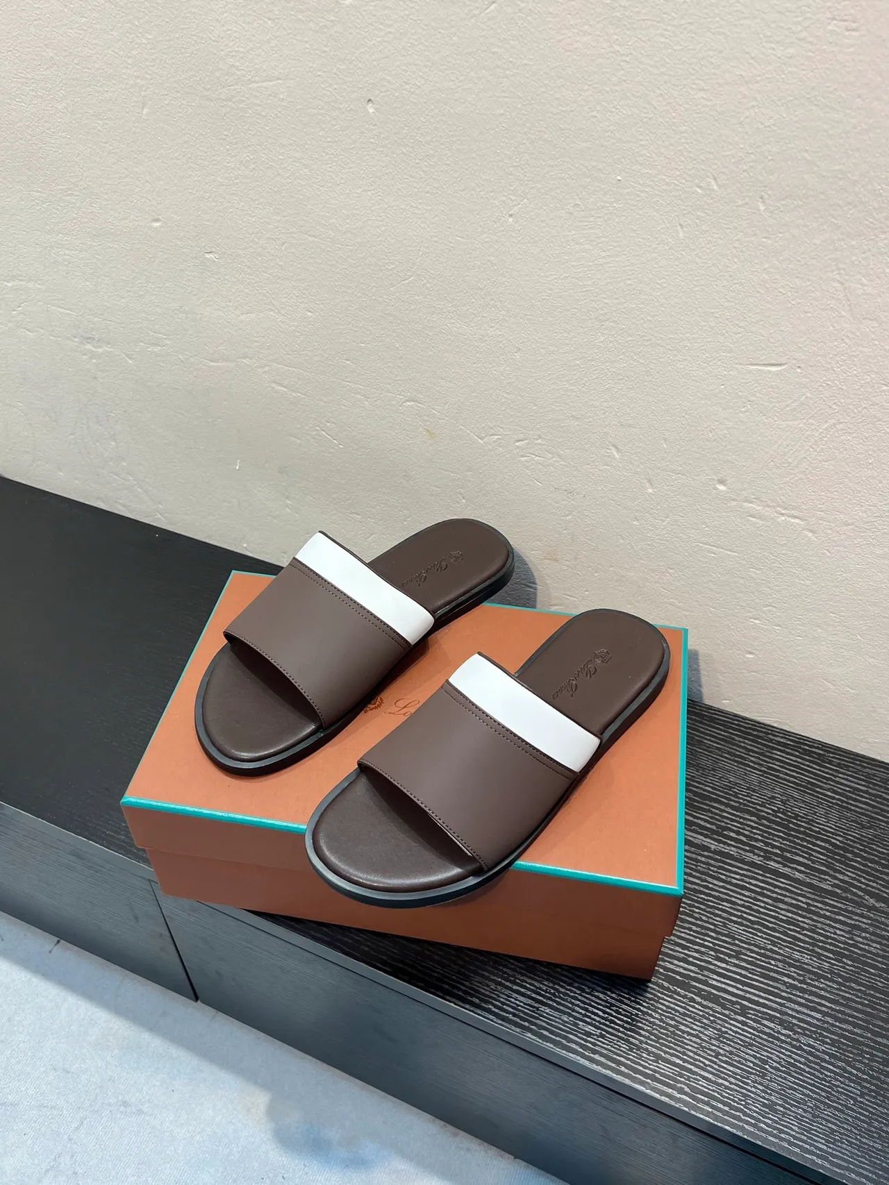 Brown and White Two-Tone Single-Strap Slipper 3