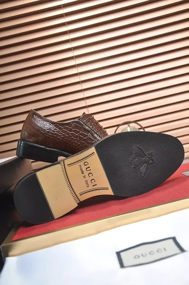 Brown Crocodile-Embossed Cap Toe Oxford Shoes 3