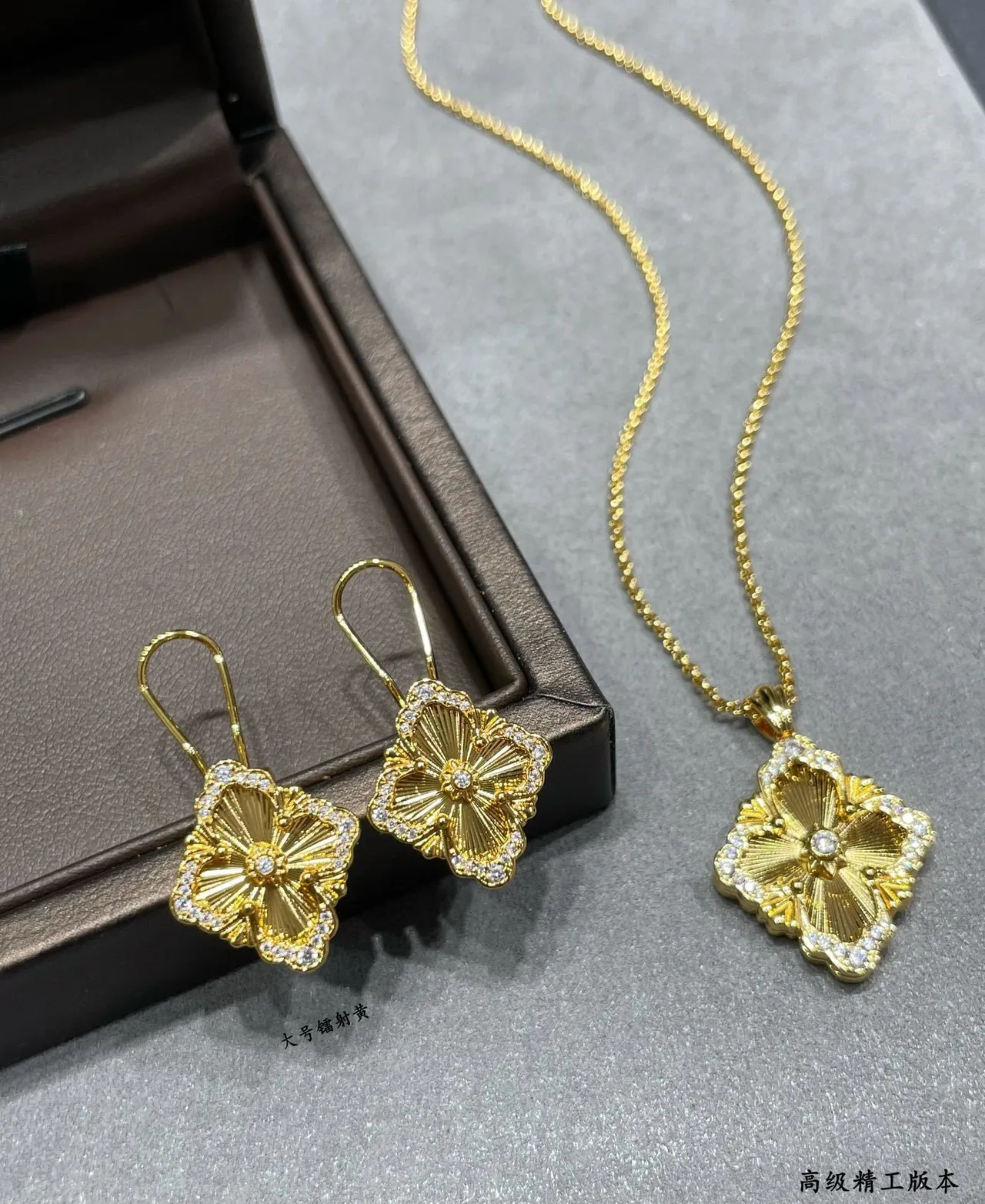 Buccellati Floral Pavé Gold Earrings 2