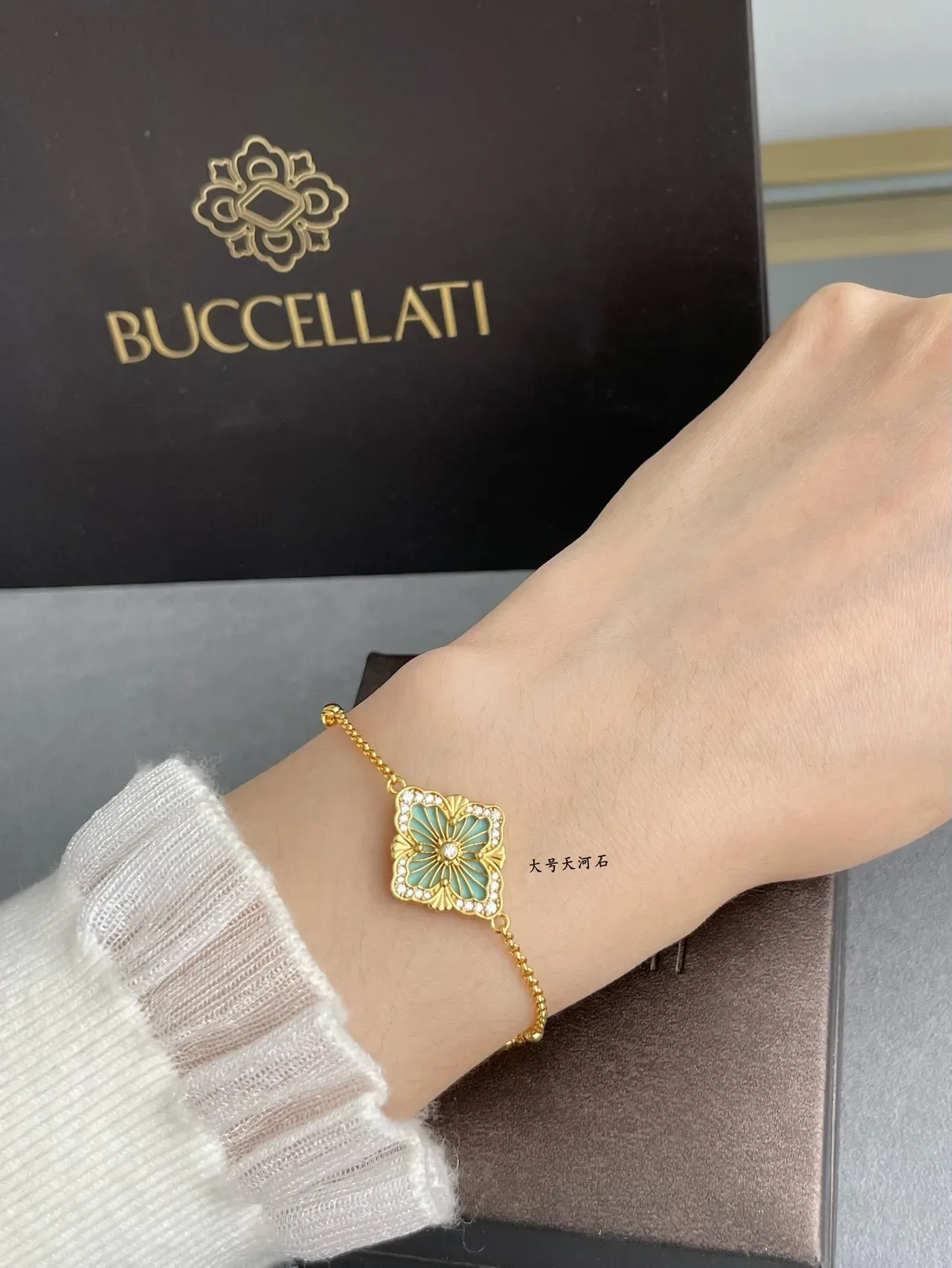 Buccellati Floral Quatrefoil Enamel and Pavé Gold Bracelet 8