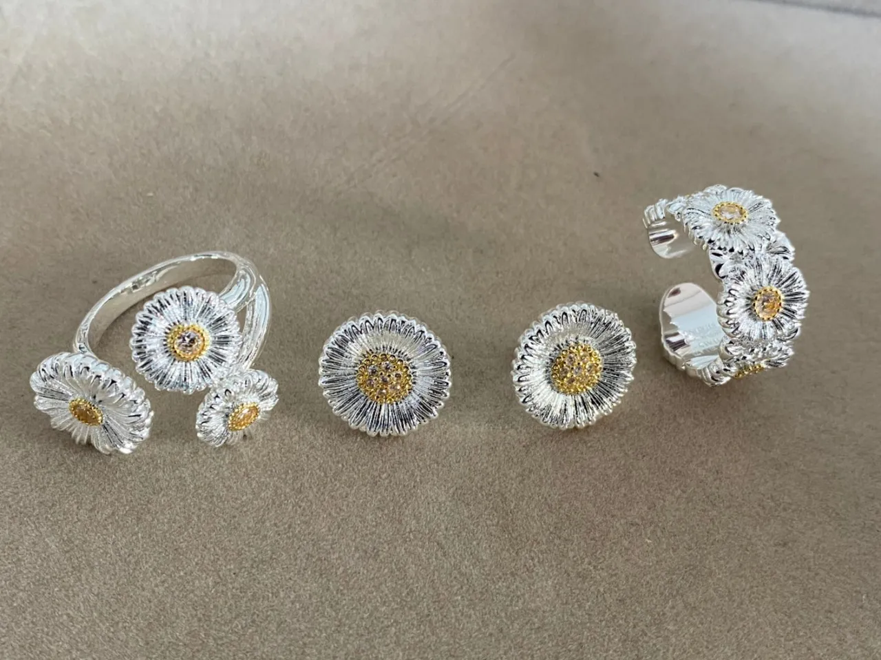 Buccellati Silver Gold Floral Motif Textured Petal Detailing Earrings 7
