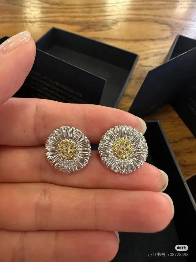 Buccellati Silver Gold Floral Motif Textured Petal Detailing Earrings 8