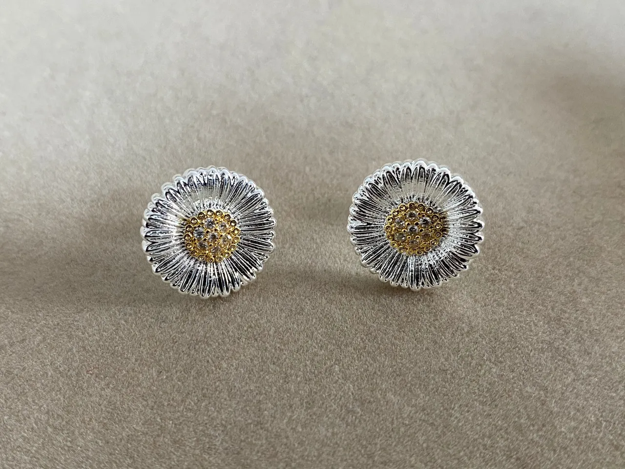 Buccellati Silver Gold Floral Motif Textured Petal Detailing Earrings 3