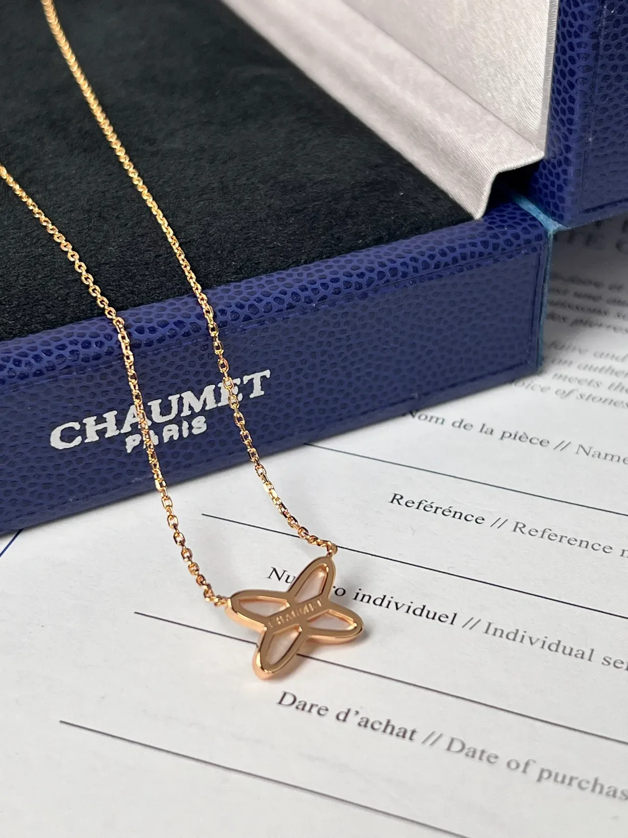 Chaumet Collier pendentif en perle mère et diamant en forme d'étoile 6