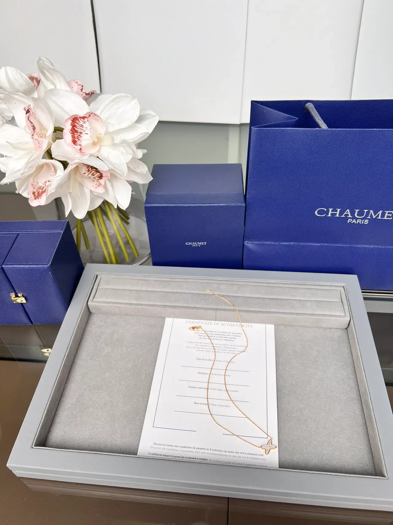 Chaumet Collier pendentif en perle mère et diamant en forme d'étoile 8