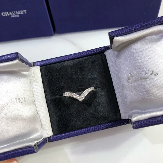 CHAUMET White Silver Teardrop Halo Double V-Band Ring 2
