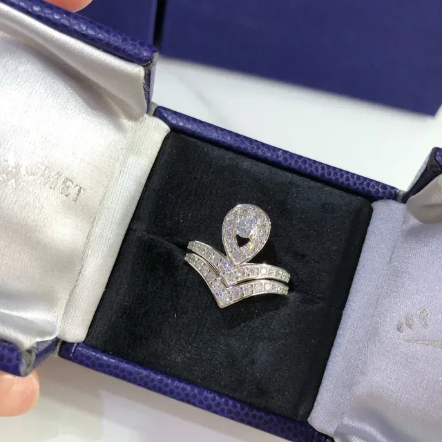 CHAUMET White Silver Teardrop Halo Double V-Band Ring 8