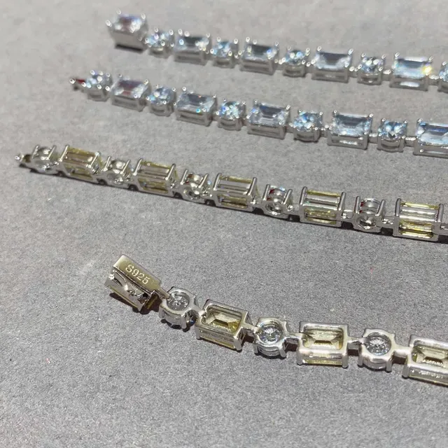 Clear and Pale Yellow Baguette-Cut Stone Linear Necklaces 4