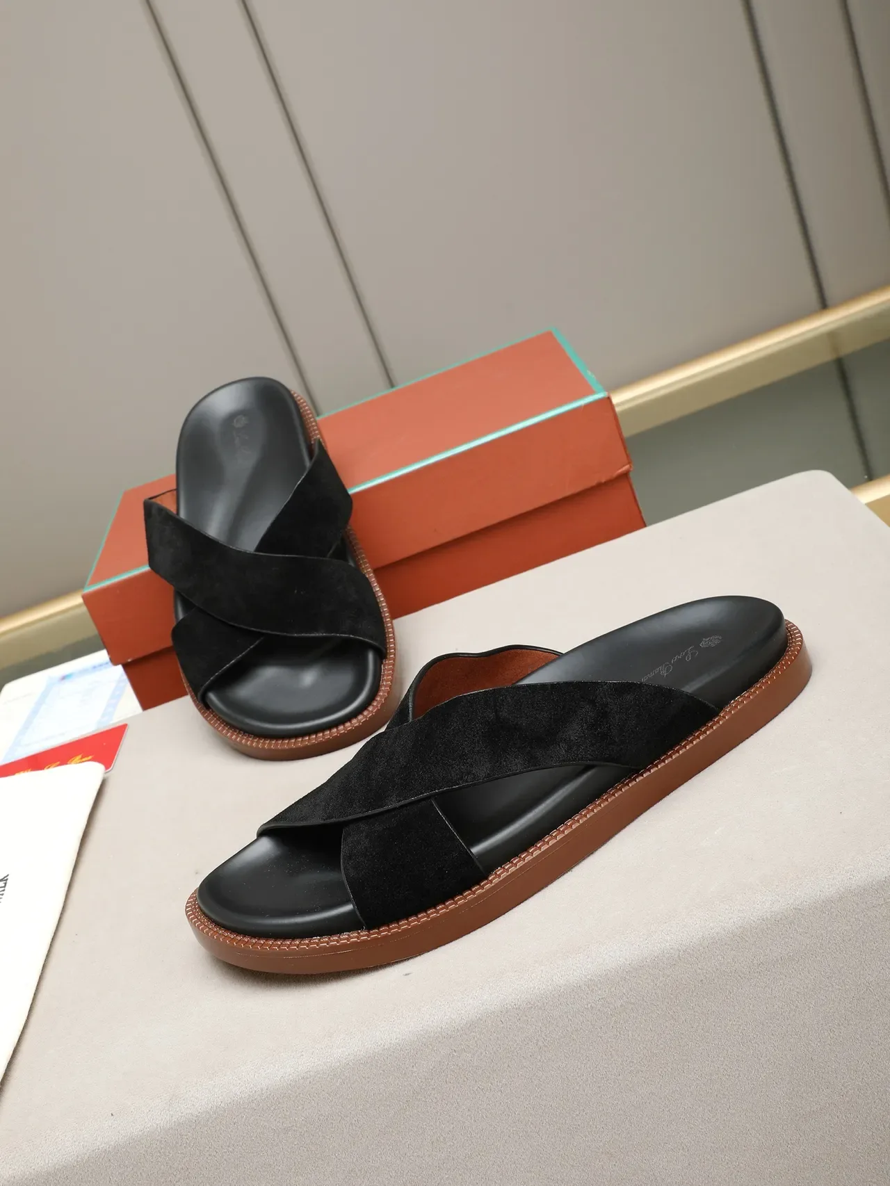Crisscross Strap Flat Casual Sandals 4