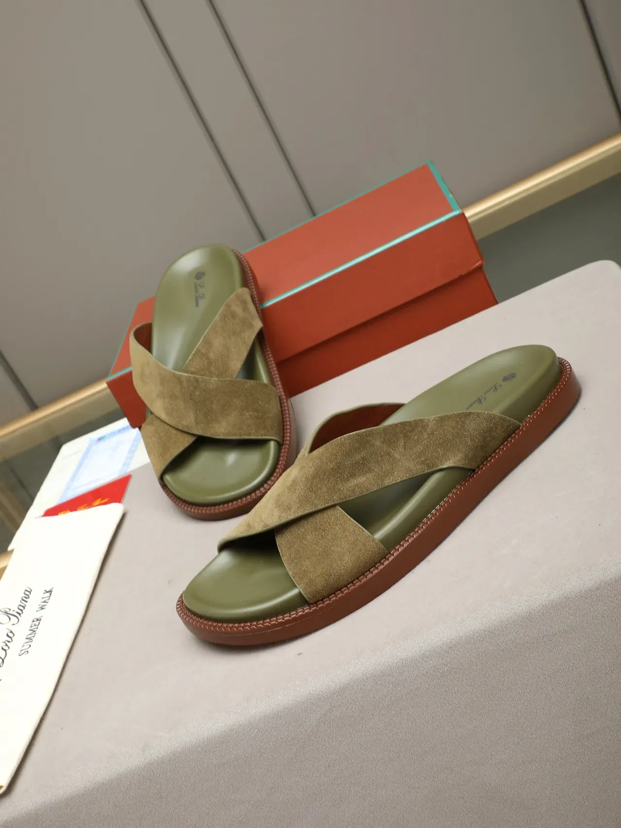 Crisscross Strap Flat Casual Sandals 5
