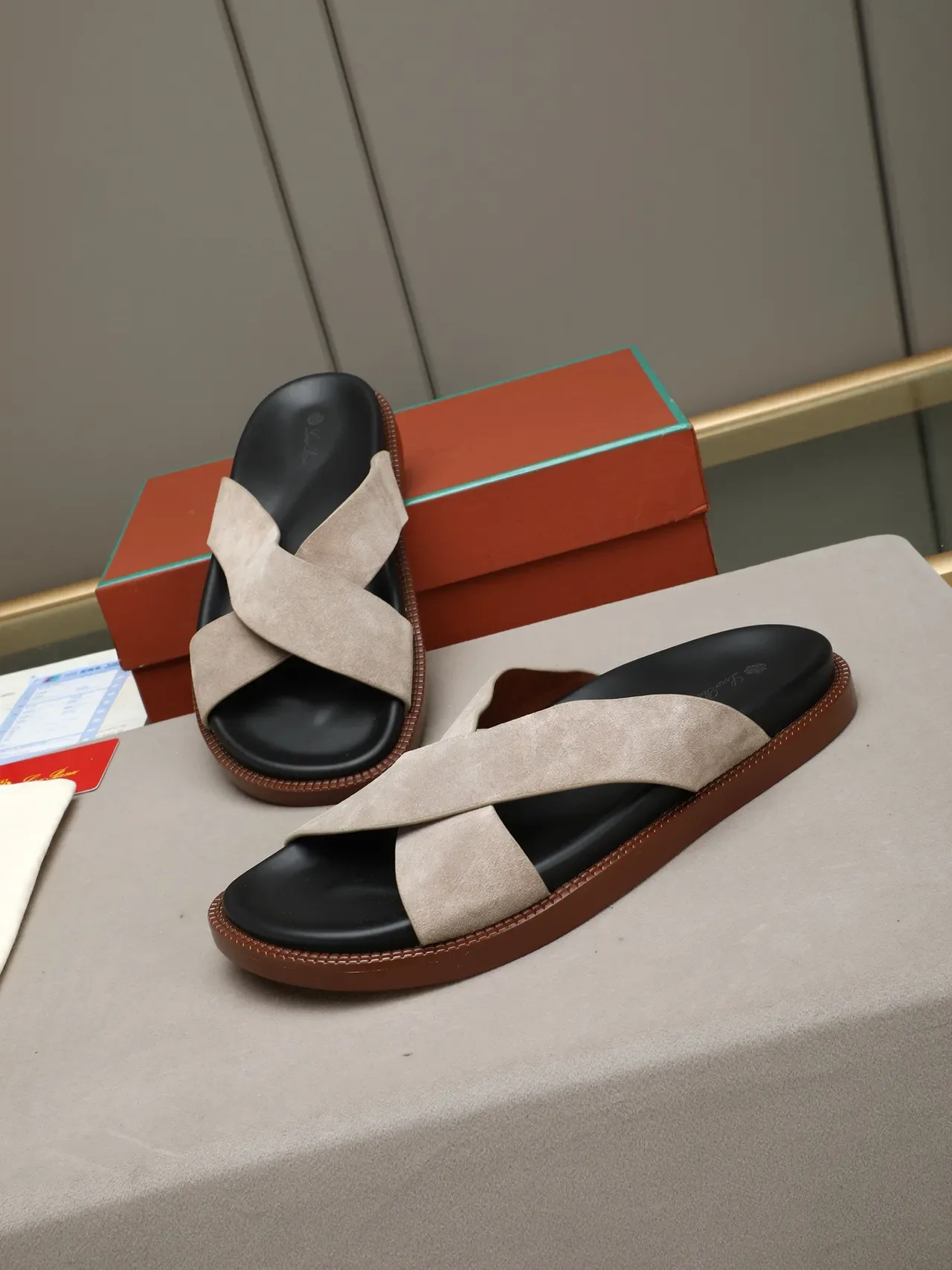 Crisscross Strap Flat Casual Sandals 8