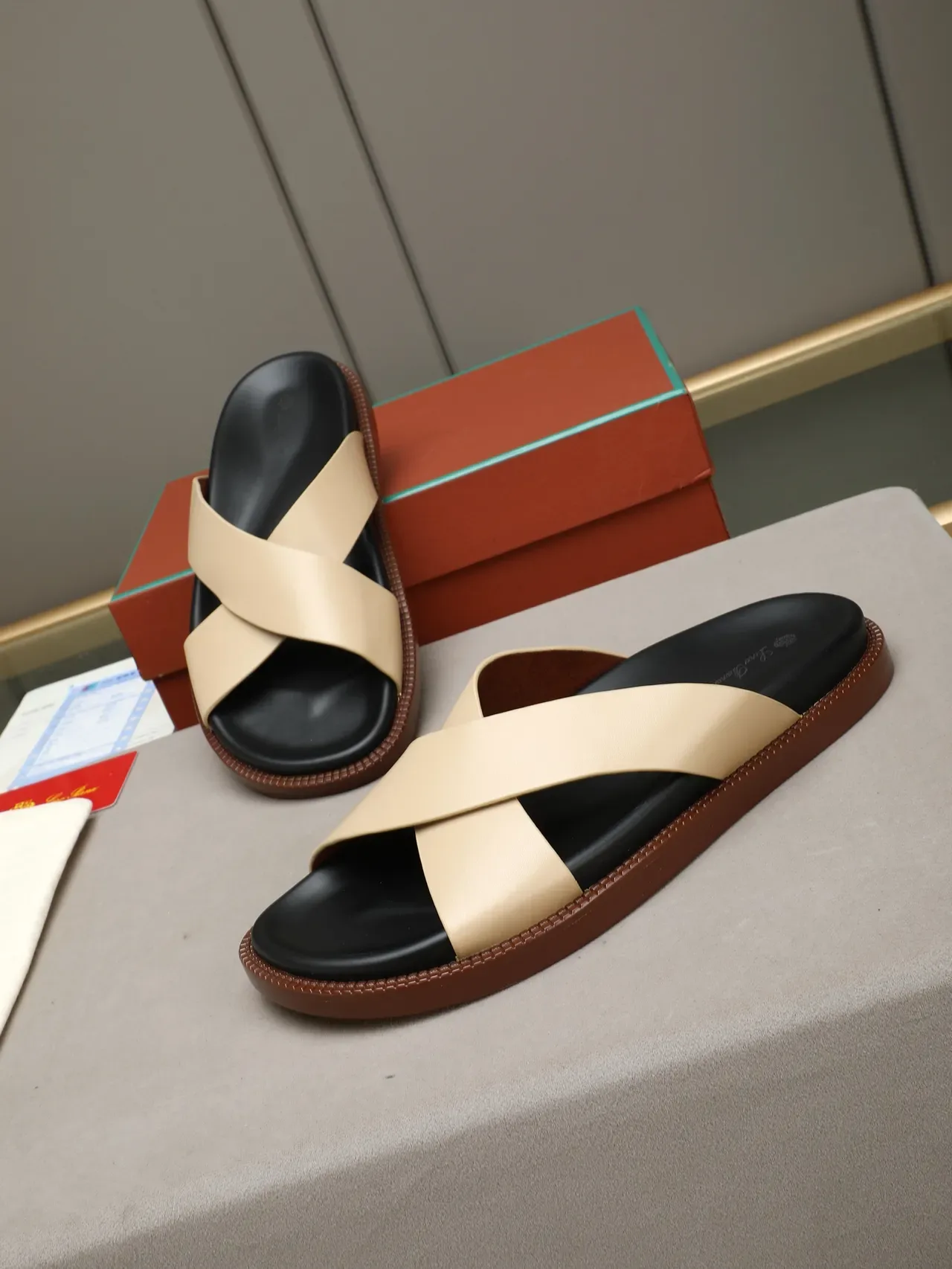 Crisscross Strap Flat Casual Sandals 9