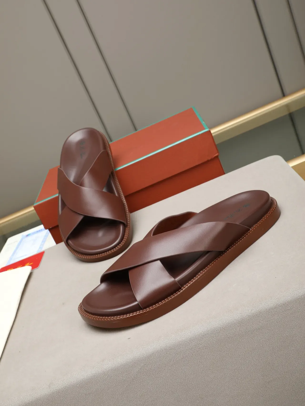 Crisscross Strap Flat Casual Sandals 10