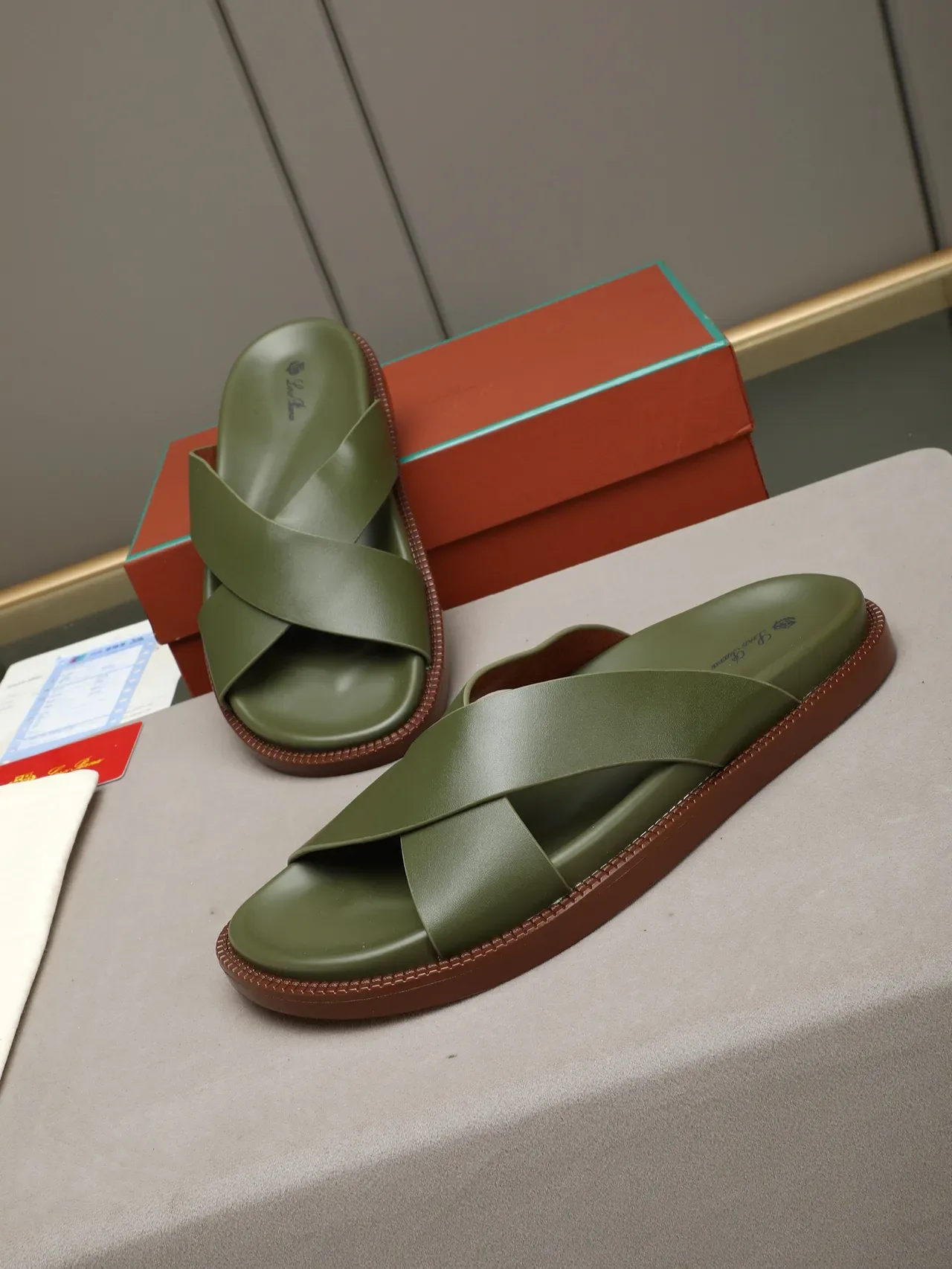 Crisscross Strap Flat Casual Sandals 11
