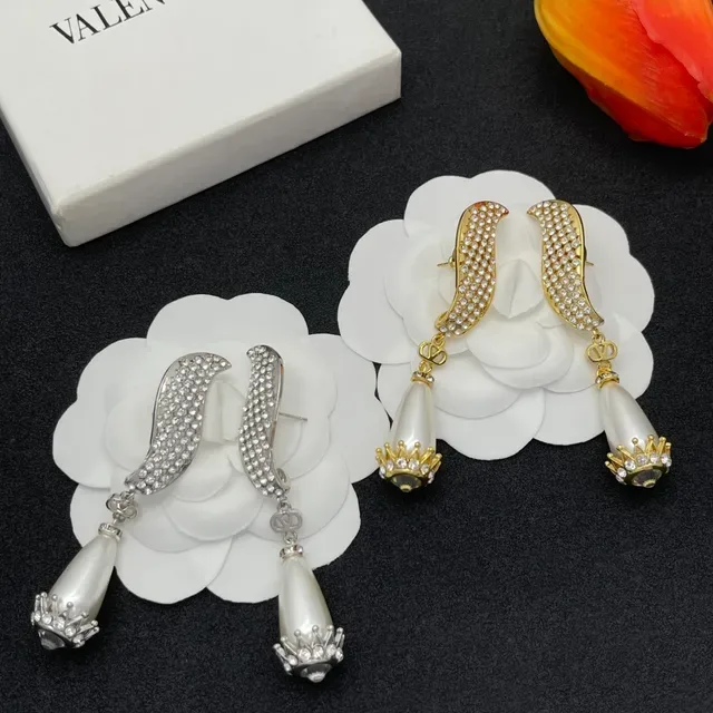 Crystal-Paved Wing and Teardrop Pearl Dangling Earrings 2
