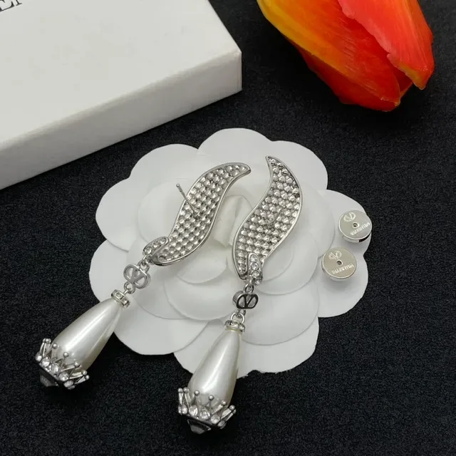 Crystal-Paved Wing and Teardrop Pearl Dangling Earrings 3