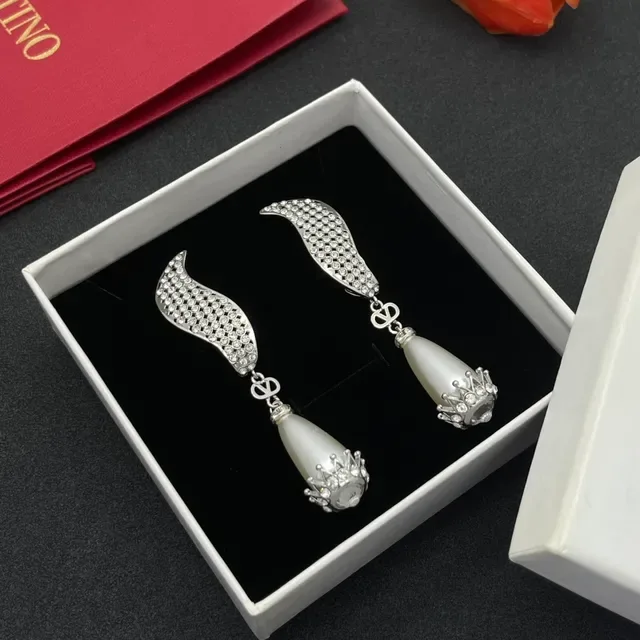 Crystal-Paved Wing and Teardrop Pearl Dangling Earrings 7