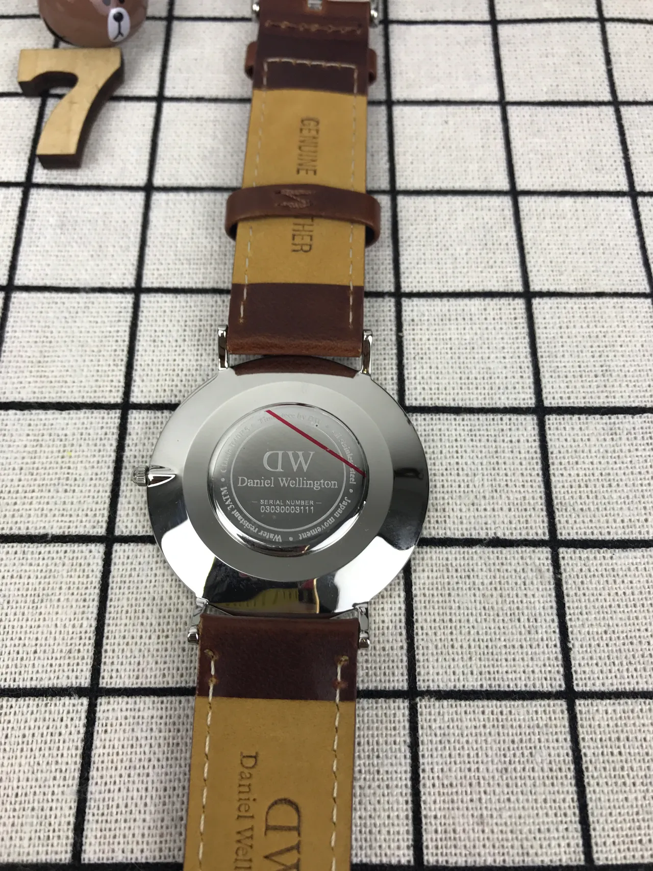 Daniel Wellington বাদামি সাদা মিনিমালিস্ট পাতলা কেস কোয়ার্টজ ঘড়ি 2