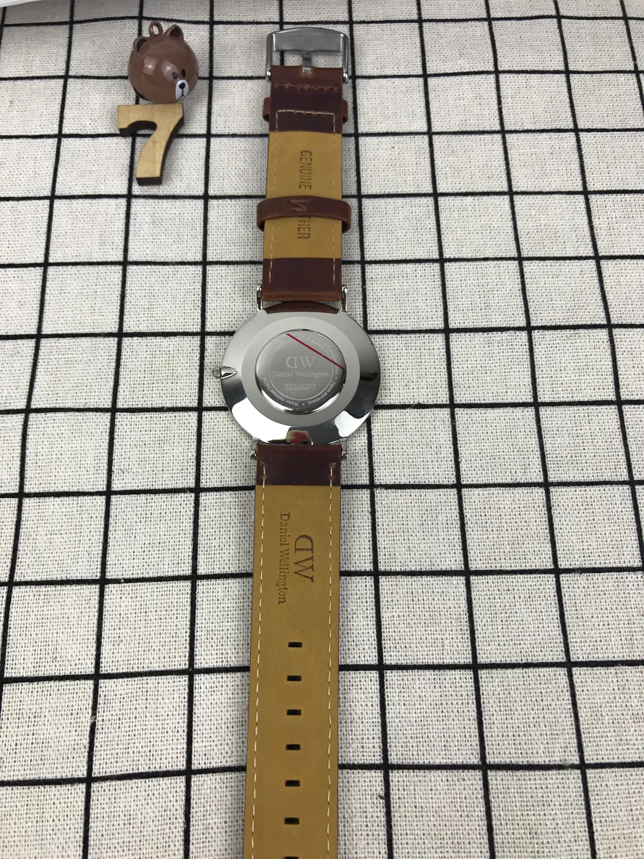 Daniel Wellington বাদামি সাদা মিনিমালিস্ট পাতলা কেস কোয়ার্টজ ঘড়ি 3