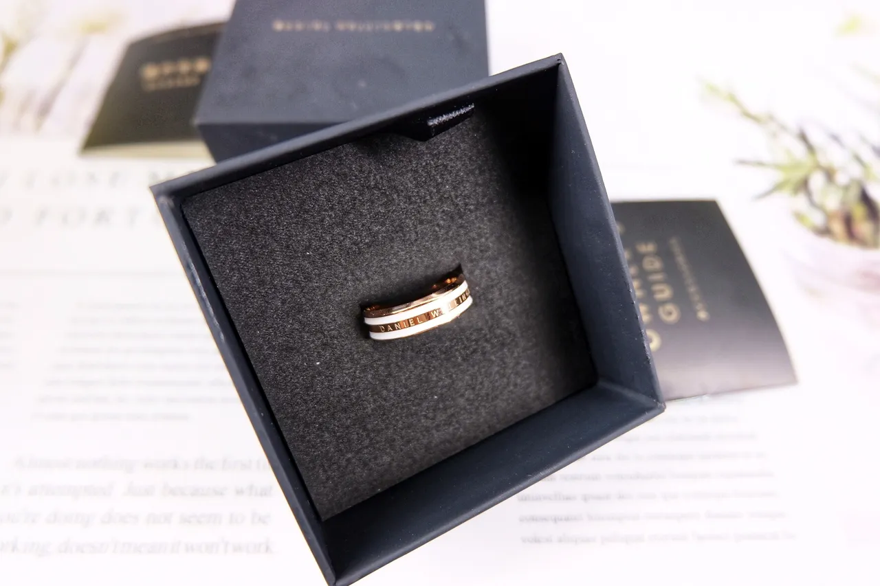 Daniel Wellington Classic Ceramic Rose Gold and White Ring 5