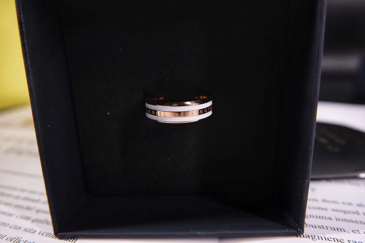 Daniel Wellington Classic Ceramic Rose Gold and White Ring 6