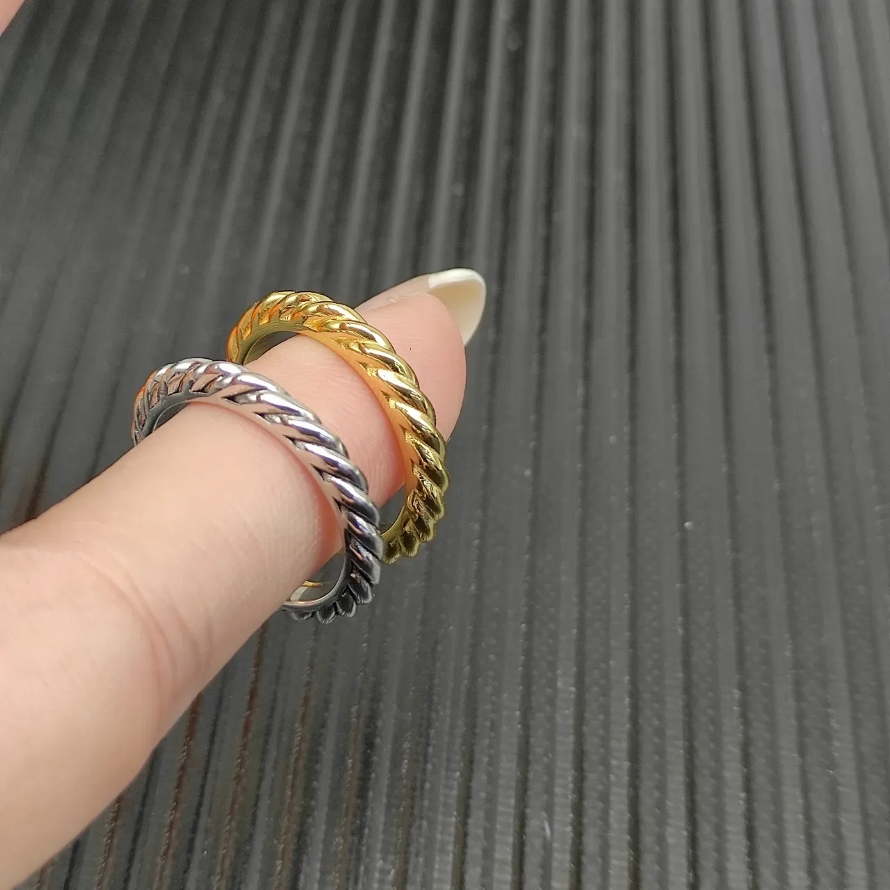 David Yurman Cable Collection فضي ذهبي ملتوي قابل للتراكم خاتم 2