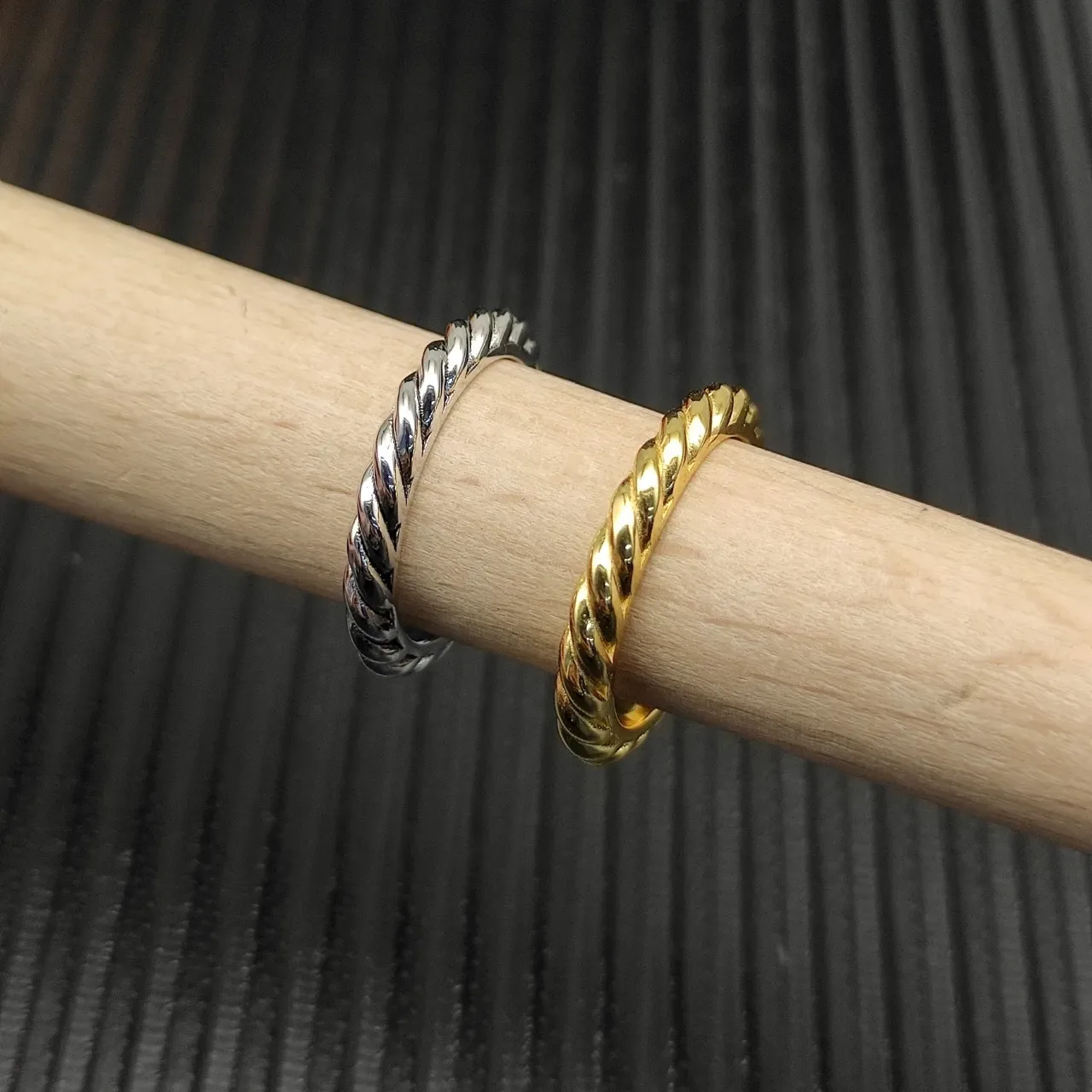 David Yurman Cable Collection فضي ذهبي ملتوي قابل للتراكم خاتم 3