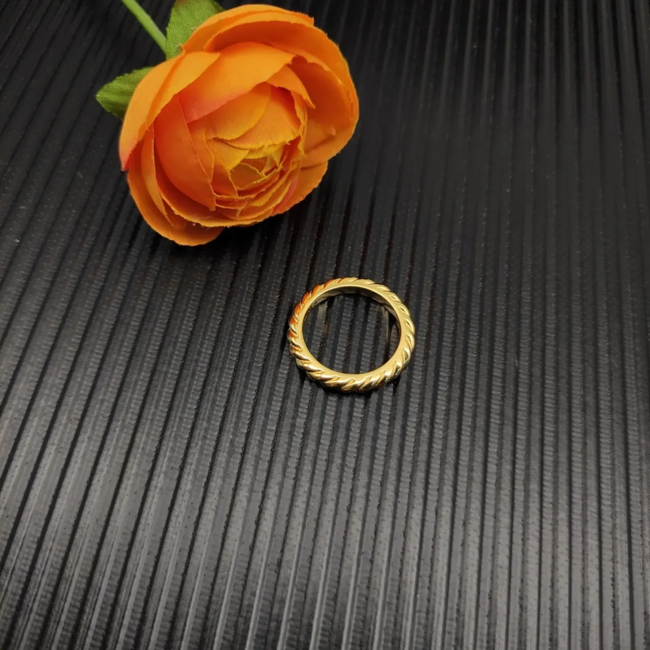 David Yurman Cable Collection فضي ذهبي ملتوي قابل للتراكم خاتم 6